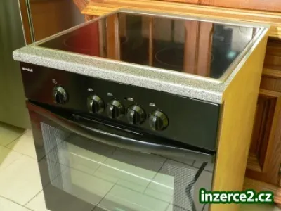 INDESIT černý set