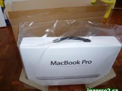Apple MacBook Pro utesnenie 17-Inch Laptop