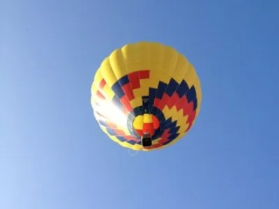 Let balonem jako dárek