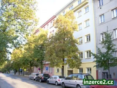 Praha 6 - Bubeneč, zděný byt 2 + k.k. 55 m2. OV. U domu zeleň.