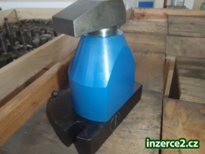 Upínka hydraulická otočná .