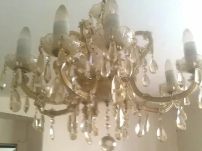 kříštálový lustr a lampa marie terezie