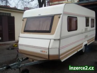 Karavan Dethleffs r.v.1991délka 510cm čtyři lůžka
