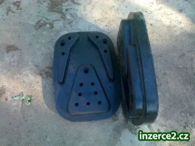 Gumové podložky pod stabilizační nohy na JCB 3cx/4cx