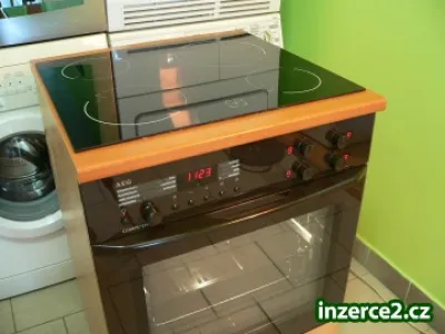 Hnědý vestavný sporák competence AEG E 8100 - D