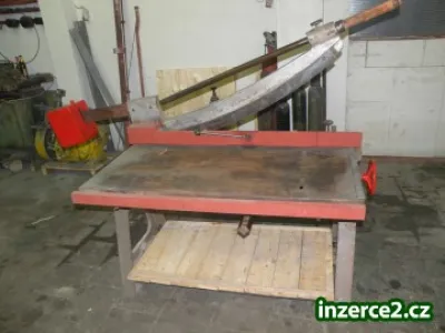 Ruční tabulové nůžky