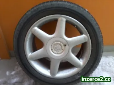 4 ks Alu kol 15" s pneu