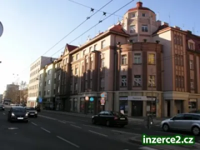 Prostorný byt 5+1 s ateliérem a terasou v centru HK