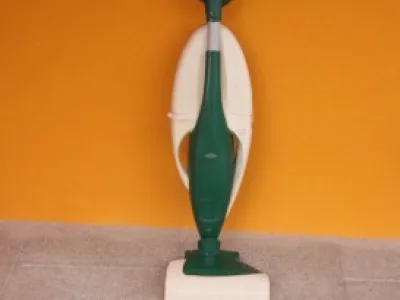 Vorwerk 130 s el.klepačem EB350 a příslušenstvím