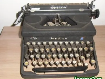 starý psací stroj