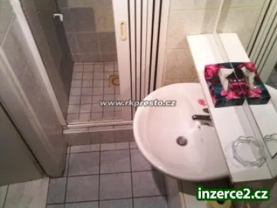 Pronájem bytu 1+kk s balkónem, nedaleko IGY.