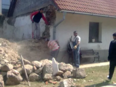 Ruční-strojní výkopové a bourací práce,vyklízení všech prostorů