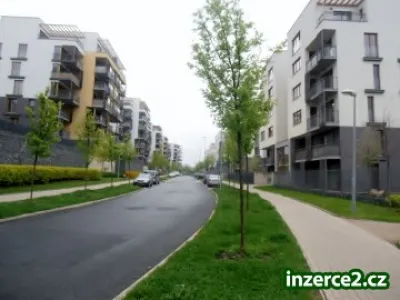 NOVOSTAVBA! BYT S TERASOU, BALKONEM, GARÁŽOVÉ STÁNÍ, KOMORA, SKLEP, (PRODÁNO)