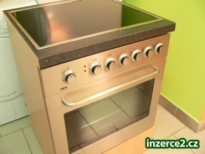 Nerezový vestavný sporák Zanussi