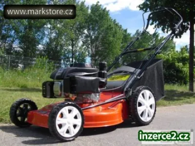 Motorová trávní sekačka s pojezdem