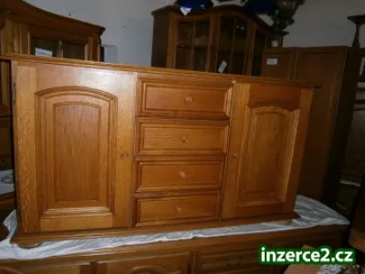 rustikální, dubová komoda se 4 zásuvkami pod sebou
