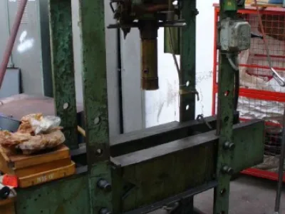 prodám lis hydraulický cdm 80 ,plně funkční,