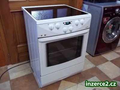 Sporák sklokeramický GORENJE - šíře 60 cm horkovzduch digitál