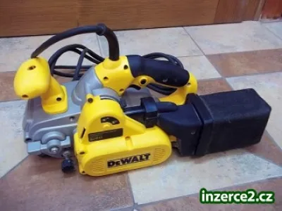 Pásová bruska DeWALT DW433