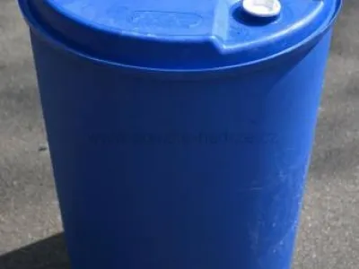 Plastový 200 L sud na vodu, na molo, uzavíratelný