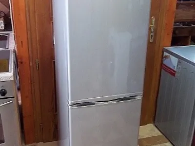 Lednice kombinovaná EXQUISIT stříbrná