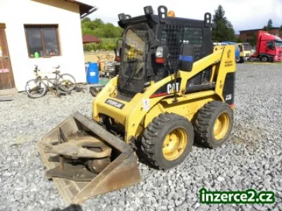 Smykem řízený nakladač CAT 226