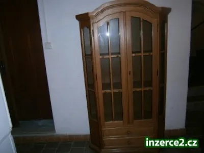 rustikální,prosklená, vyšší vitrína- skleník
