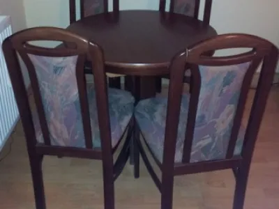 Stul + 4 zidle mahagon
