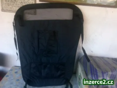 Přepážka mezi zadní sedadla do každého vozu
