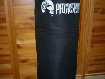 Kvalitní prázdný boxovací pytel 150x45cm + řetěz