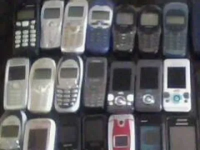 ruzné mobilní telefony.a fotoaparaty.