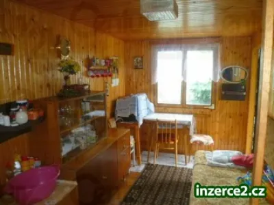 Pěkná chata, altán, pozemek 486m2, Kozomín-Praha 15km