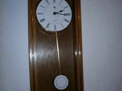 stylové,nástěnné,kyvadlové,elektrické hodiny - závěsné