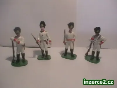 Cínové figurky -vojáci, děla + příslušenství
