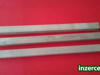 Prodám lepené čisté hranoly z třešňového dřeva 46x46 mm délka od 0,7 do 1,3 m 2m3