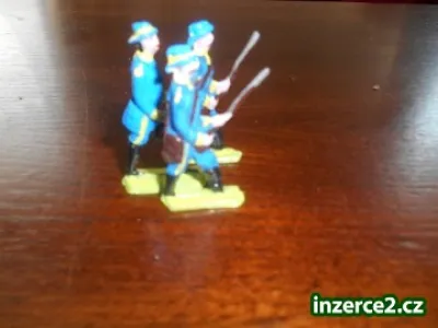 cínové figurky nejen vojáčci ale i čarodějové, draci, skřeti