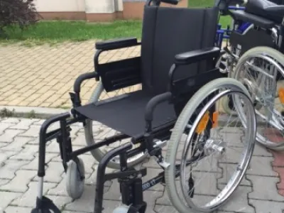 Odlehčený invalidní vozík Action