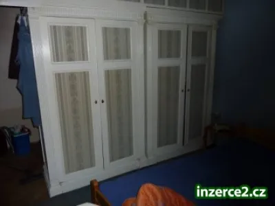 Nabízím starší skříně za odvoz
