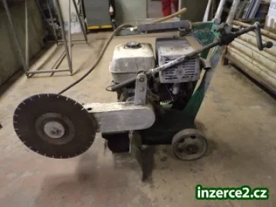 Benzinová řezačka spár betonu