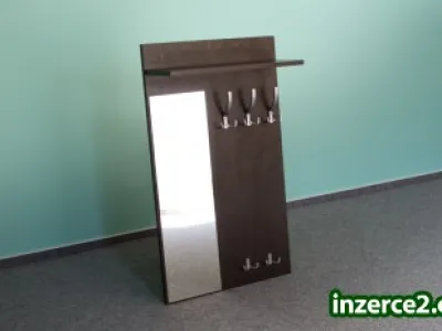 Věšák do předsíně se zrcadlem