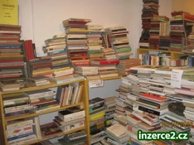 Prodám velmi levně 2 000 knih,