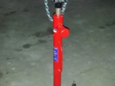 Hydraulický zvedák převodovky