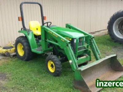 John Deere 4200 Traktor s čelním nakladačem