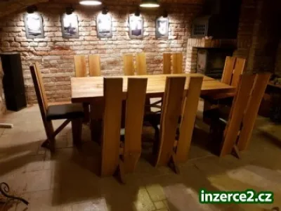 Masivní dubový stůl