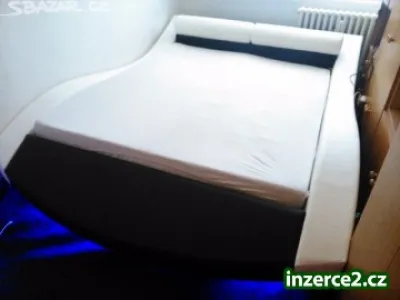 Moderní podsvícená postel