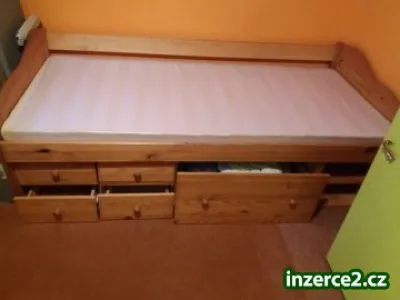 Prodám postel z masivu