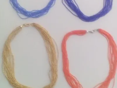 Náhrdelník z drobných korálků dle obrázků