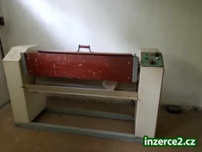 Poptávám odvoz zařízení prádelny a mandlu - Slaný