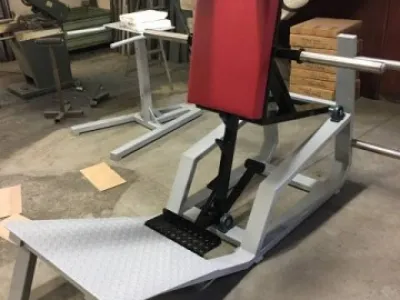 Fitness stroje V - squat machine