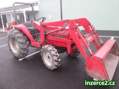 Traktor Massey Ferguson II45 + čelním nakladačem!